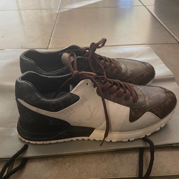 Selling Louis Vuitton Run Away’s Only Wore Once (Size 6 1/2) Authentic Designer - Picture 3 of 5